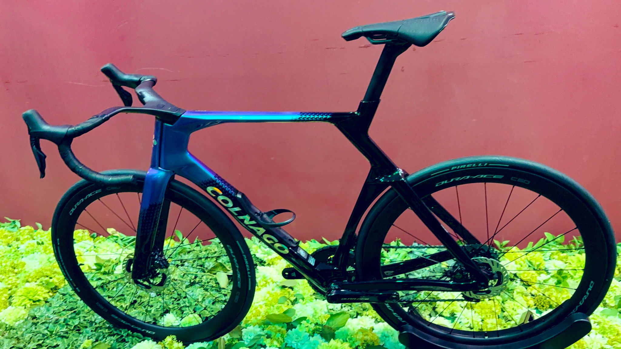 【エルパパ】COLNAGO Mondo ロードバイク レッド COLNAGOの魅力を凝縮した日本限定エントリーモデル「Mondo