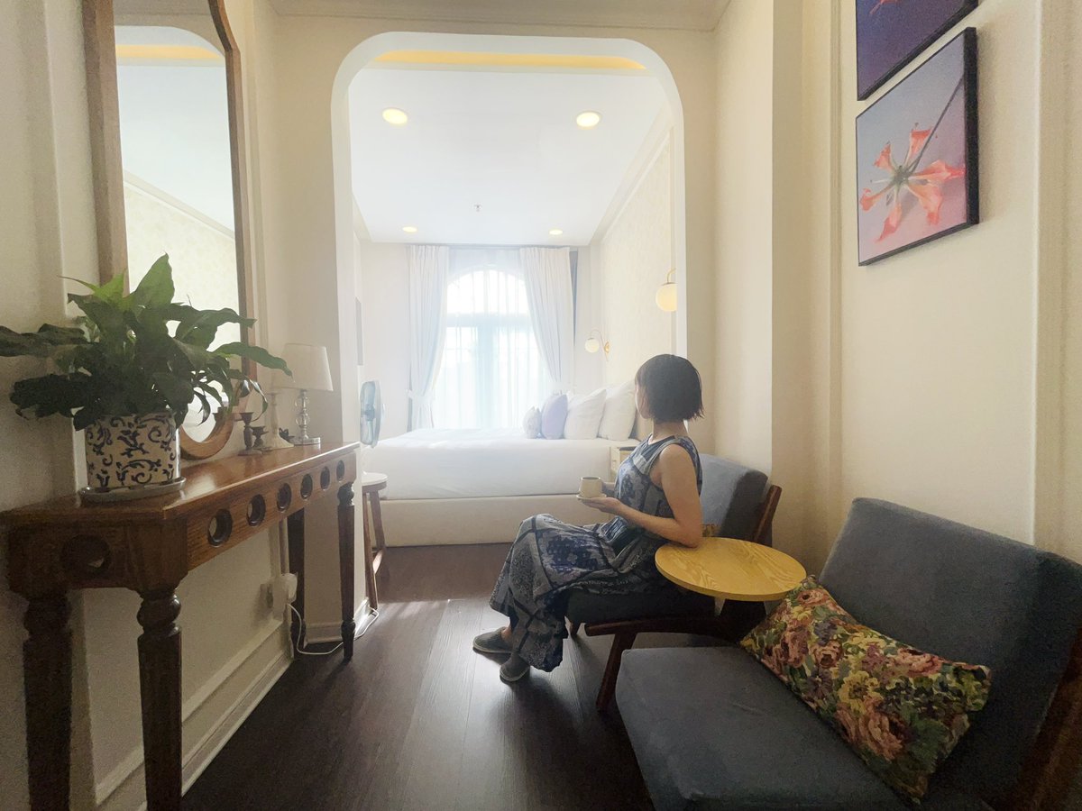 warashibe's tweet image. 3泊5日ベトナム旅行で使ったお金まとめ
（航空券/燃油代/諸税除く）

ホテル宿泊費（3泊） ¥17,151
チャーター空港送迎（4回） ¥6,294
ハロン湾クルーズ ¥6,415
飲食費（お酒含む） ¥5,362
おみやげ（バッチャン焼き） ¥4,944
おみやげ（お菓子や調味料） ¥3,223
アロママッサージ¥2,179

合計 ¥45,568