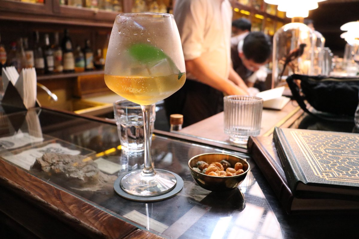 warashibe's tweet image. 3泊5日ベトナム旅行で使ったお金まとめ
（航空券/燃油代/諸税除く）

ホテル宿泊費（3泊） ¥17,151
チャーター空港送迎（4回） ¥6,294
ハロン湾クルーズ ¥6,415
飲食費（お酒含む） ¥5,362
おみやげ（バッチャン焼き） ¥4,944
おみやげ（お菓子や調味料） ¥3,223
アロママッサージ¥2,179

合計 ¥45,568