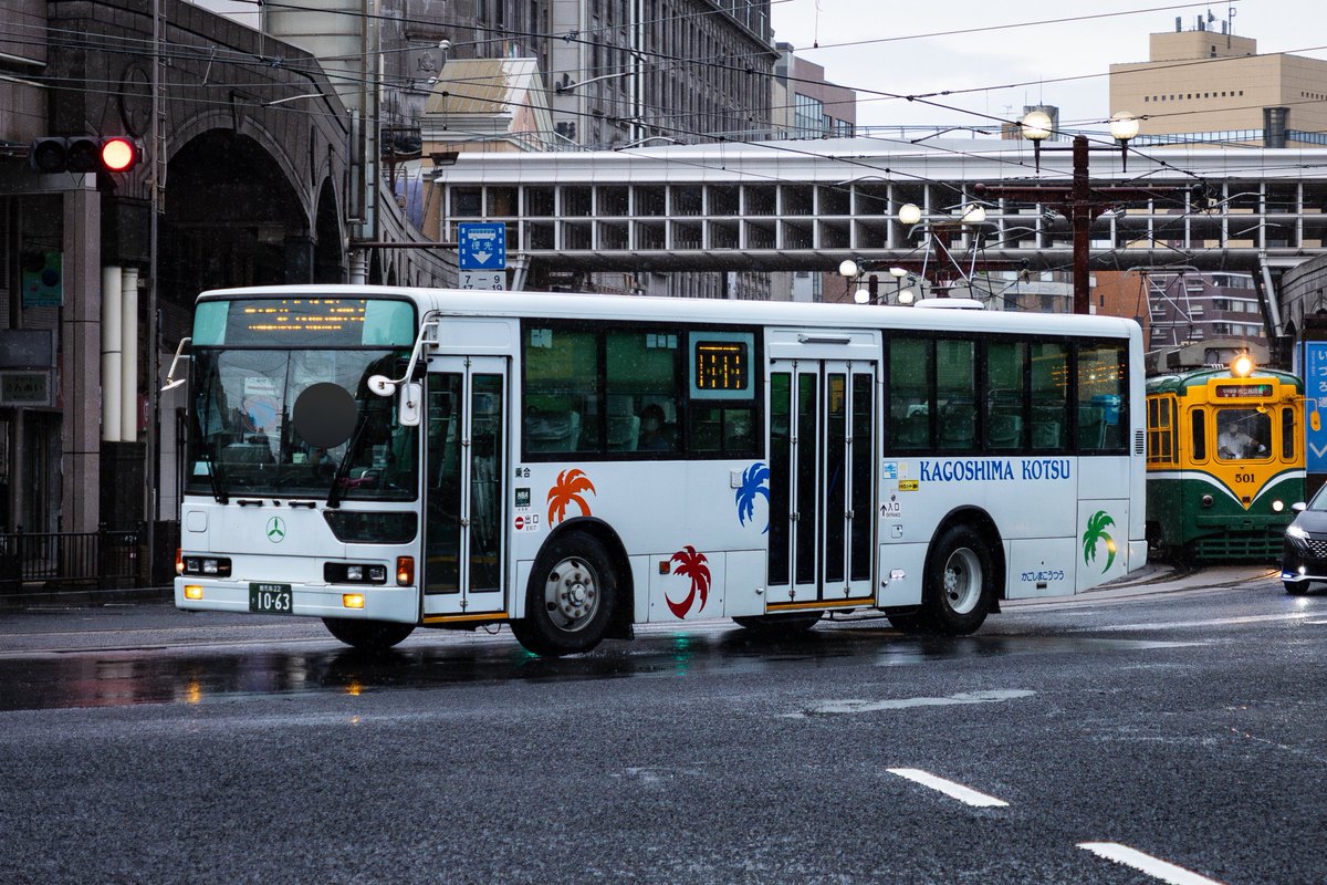 鹿児島交通 鹿児島22 き･929/955/1053(元いわさきバスネットワーク)/1063(元いわさきバスネットワーク)
九州旅行最後は鹿児島へ。22ナンバーの96MCやニューエアロスターなど全国的にも珍しくなったクルマを見ることが出来ました。
800系のピクトグラムがかわちぃ！