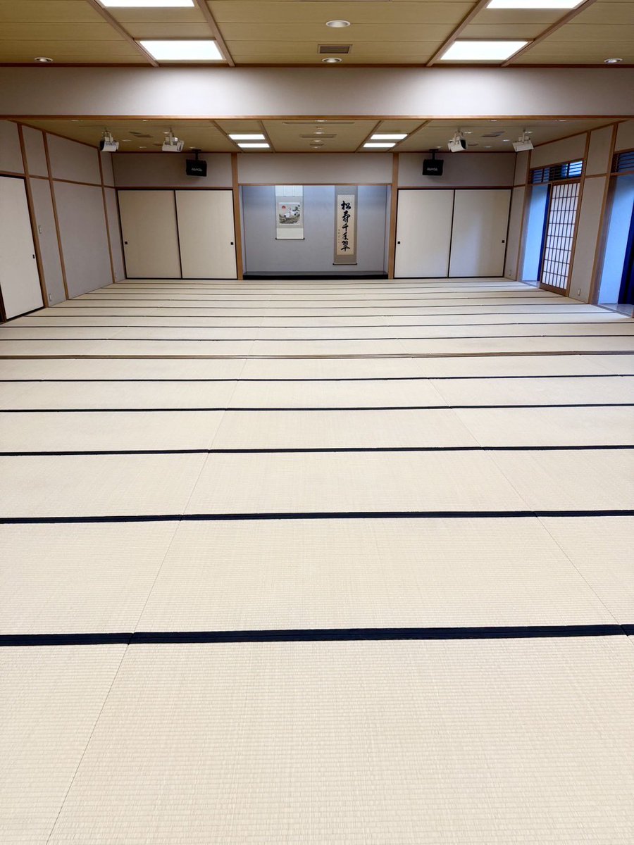 oumikangakukan's tweet photo. ドラマ「 #ちはやふる -めぐり-」ついに最終回！
梅園高校は、王者・瑞沢高校を制し、#近江神宮 への切符をつかめるのか⛩️
それぞれ思いのこもった熱い戦いが見れそうですね☺️
かるたの聖地 大津から見届けます！
＃當真あみ  #上白石萌音
 #近江勧学館 #浦安の間 https://t.co/0H8Ee2ggNv