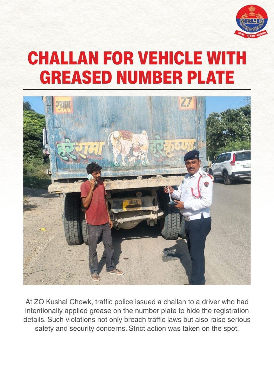 TrafficGGM's tweet image. At Kushal Chowk, police challaned a driver for greasing his number plate to hide registration details.
Such acts = serious traffic &amp;amp; security violation.
Strict action taken on the spot!
#RoadSafety #TrafficRules #Gurugram #Traffic #Police