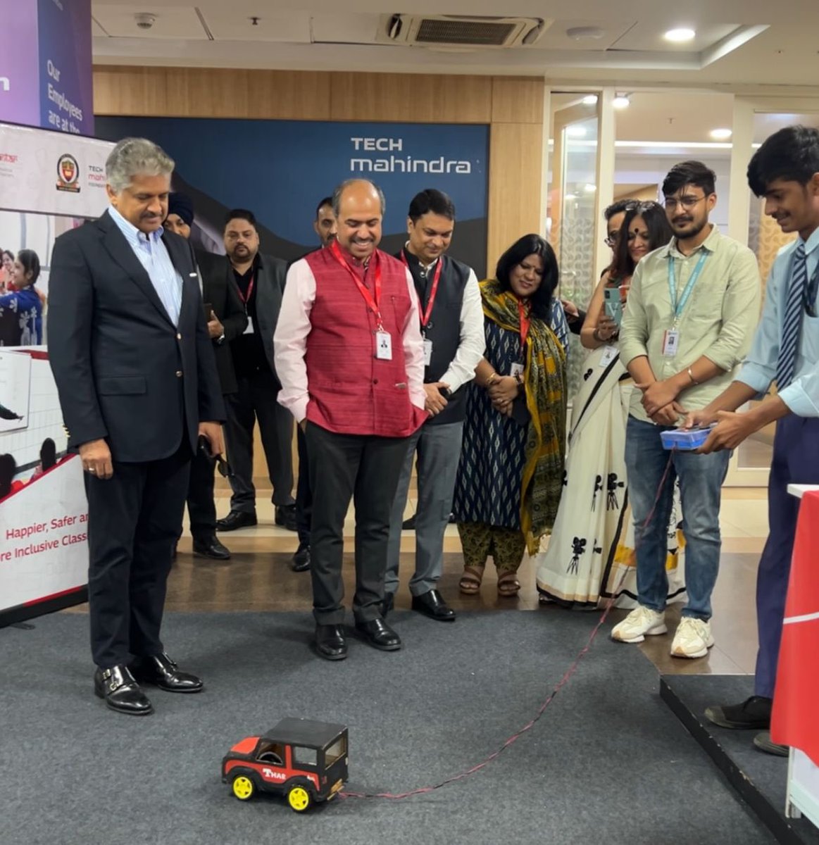 anandmahindra's tweet image. An estimated 80 million Indians live with disabilities. 

That&apos;s not a statistic, that&apos;s 80 million individuals and their families waiting for the right support. 

I&apos;m so pleased that Tech Mahindra Foundation has created “The Ability Network” : a digital bridge connecting these…