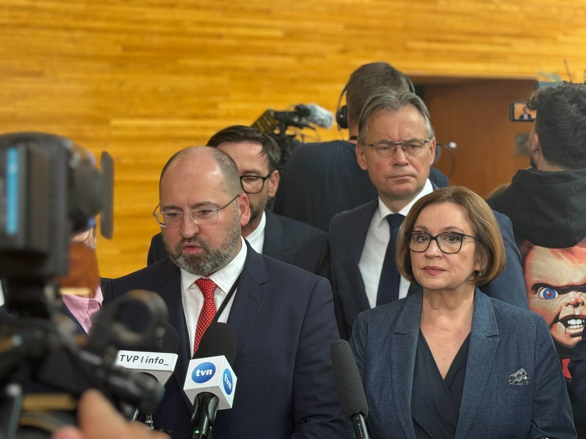 Anna Zalewska 🇵🇱 (@annazalewskamep) on Twitter photo W Parlamencie Europejskim w #Strasbourg trwa konferencja europosłów <a href="/pisorgpl/">Prawo i Sprawiedliwość</a> dot. ataku rosyjskich dronów na terytorium Polski. Domagamy się debaty w PE na ten temat. Bezpieczeństwo Polski powinno być dziś priorytetem działań unijnej wspólnoty! 🇵🇱🇪🇺 W Parlamencie Europejskim w #Strasbourg trwa konferencja europosłów <a href="/pisorgpl/">Prawo i Sprawiedliwość</a> dot. ataku rosyjskich dronów na terytorium Polski. Domagamy się debaty w PE na ten temat. Bezpieczeństwo Polski powinno być dziś priorytetem działań unijnej wspólnoty! 🇵🇱🇪🇺