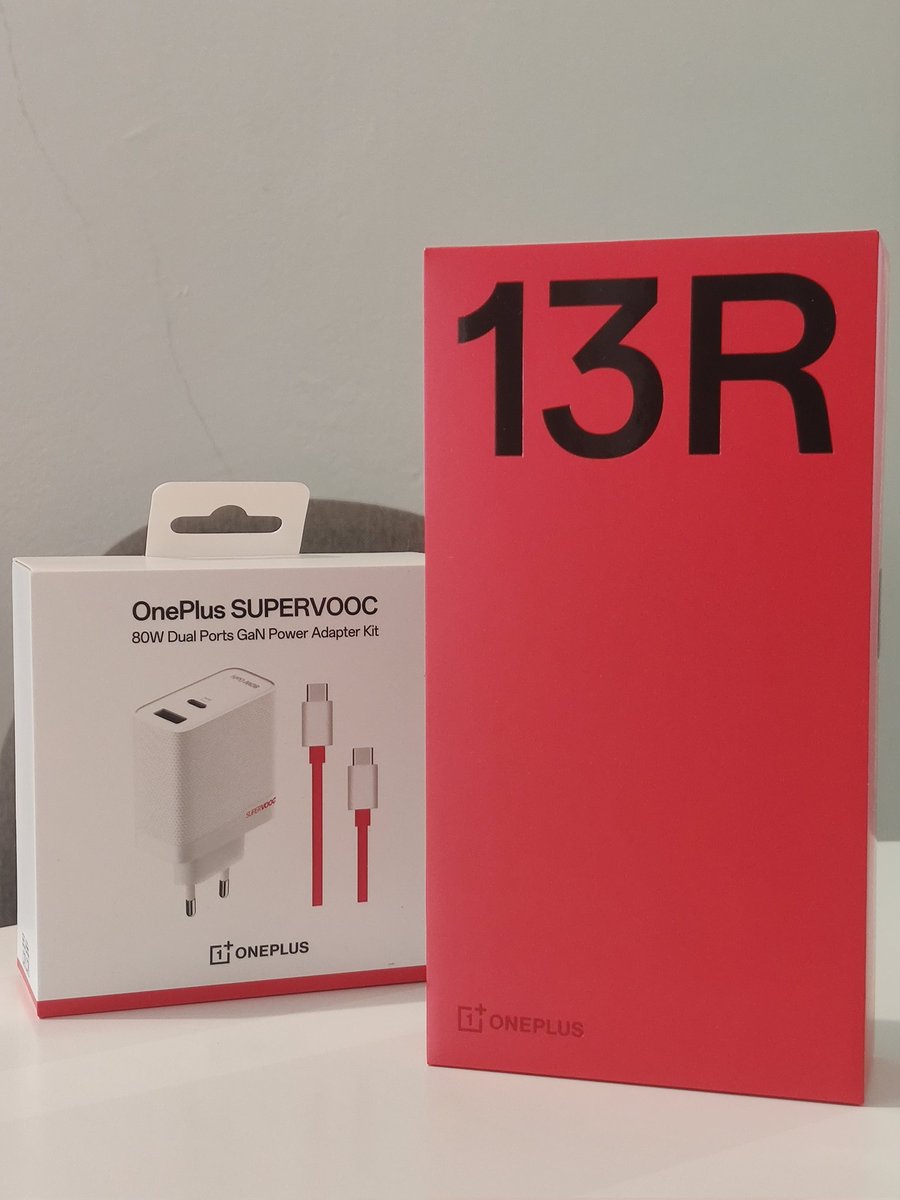 AndroLife_YT's tweet photo. Ya tocaba cambio!
#OnePlus13R https://t.co/eV5E0zYoGY