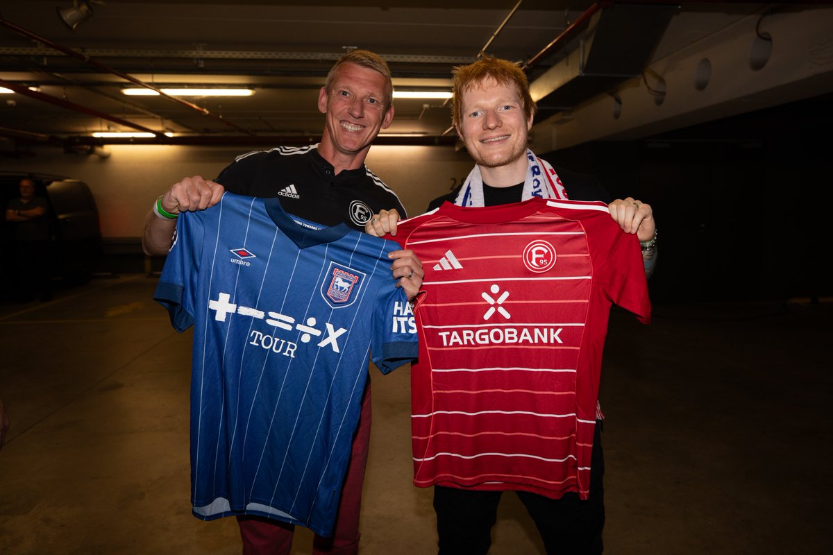 F95 🤝 <a href="/edsheeran/">Ed Sheeran HQ</a> 
Fortuna 🤝 <a href="/IpswichTown/">Ipswich Town</a> 

👉 f95.de/aktuell/news/p…

#f95 | 🔴⚪️ | 📸Mark Surridge | <a href="/Duesseldorf/">Stadt Düsseldorf</a>