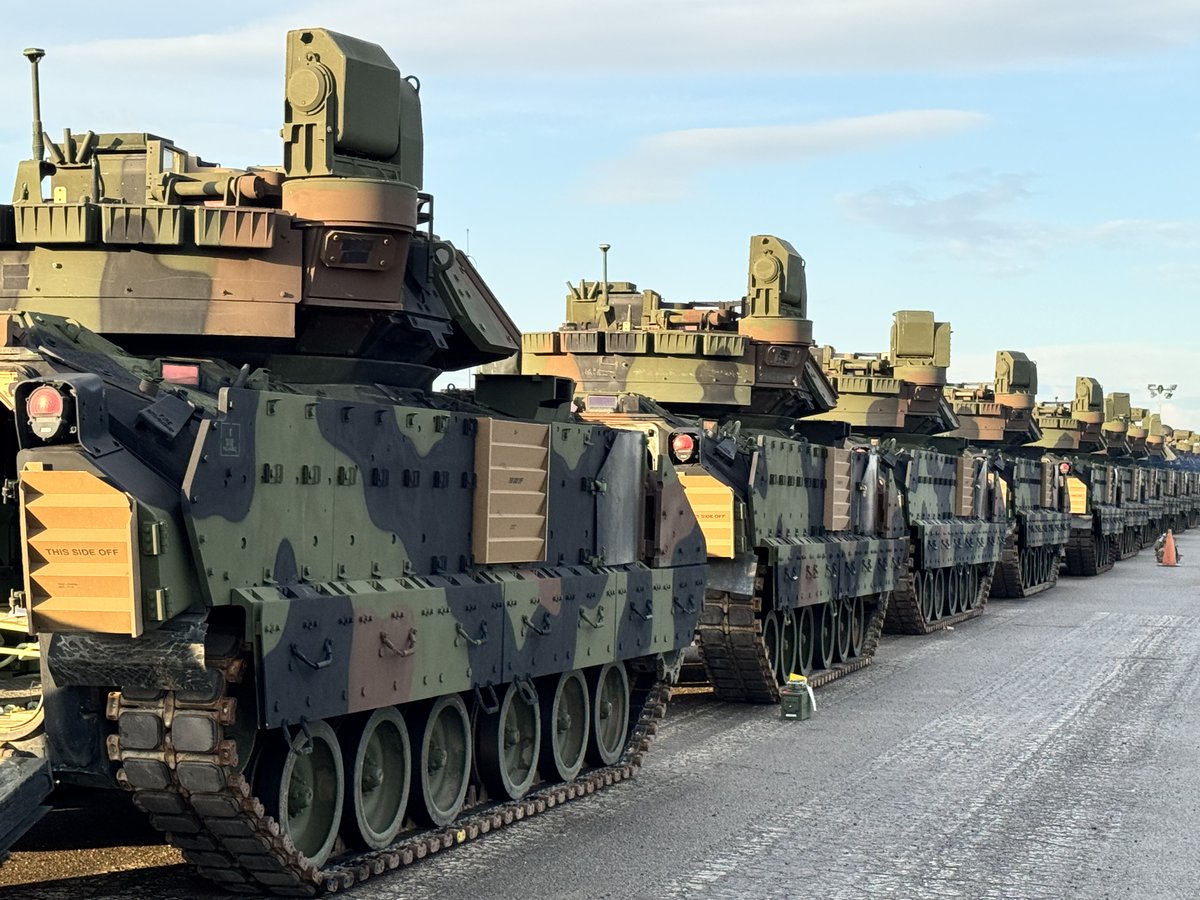 The 1st Cavalry Division is providing the Soldiers to support the next rotation of forces to Poland, and the 405th AFSB and TLSC-E are providing them with the Bradley Fighting Vehicles they’ll need for the mission. 📰 ➡️: https://t.co/N0w1uIsJJw https://t.co/4amAUhxupB