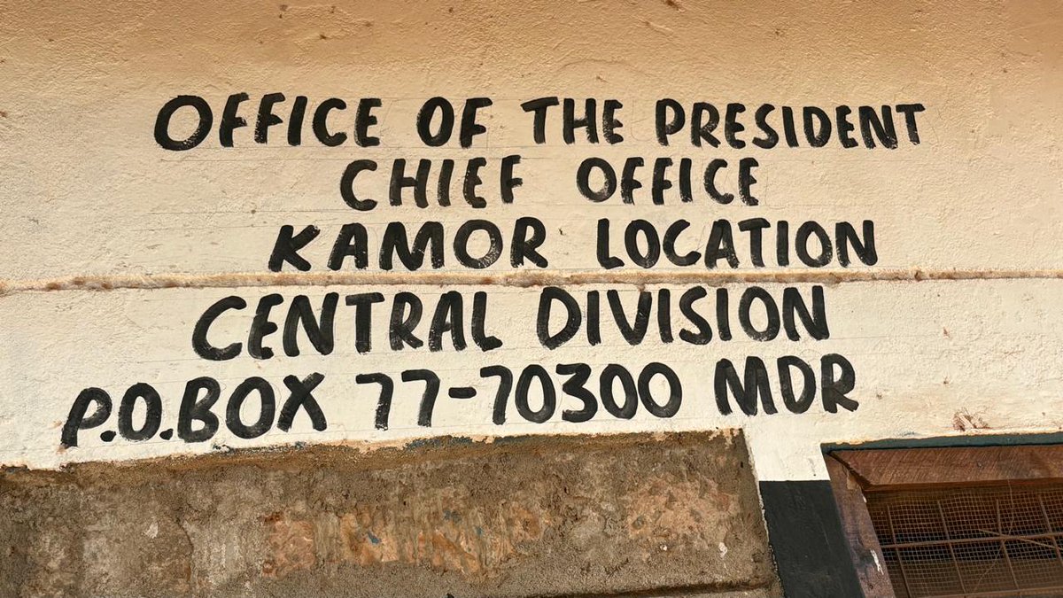 BsiKenya's tweet image. Community dialogue in Kamor Location.
💬 The people gathered at the Chief's office for an open discussion on  FGM and GBV supported by @UNFPAKen  &amp;amp; @GPtoEndFGM  joint program in Mandera County. 
#EndFgm 
#EndGBV 
#CommunityDialogue 
#ManderaCounty