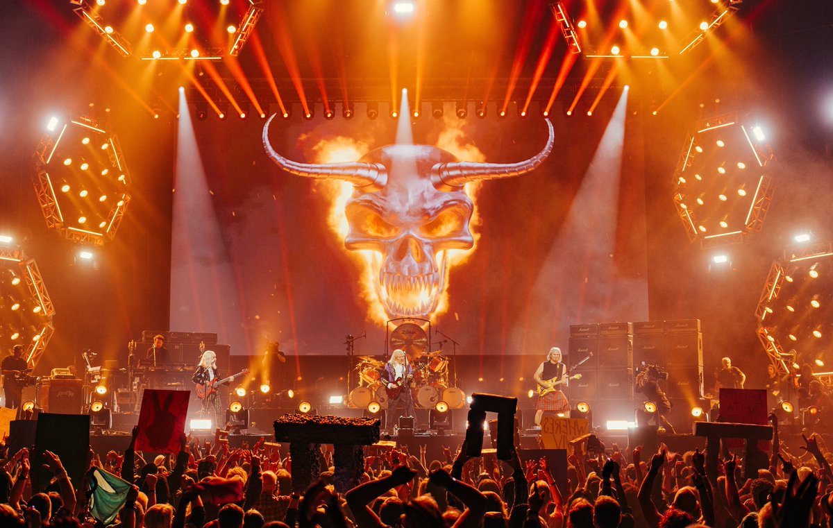 JuniorFett's tweet image. I'm so damn happy the band got back together for SPINAL TAP II: The End Continues. It's a non stop hilariously smart sequel that you'll raise your lighter for. The riffs come heavy and loud and as fresh as they were over 40 years ago. #SpinalTap