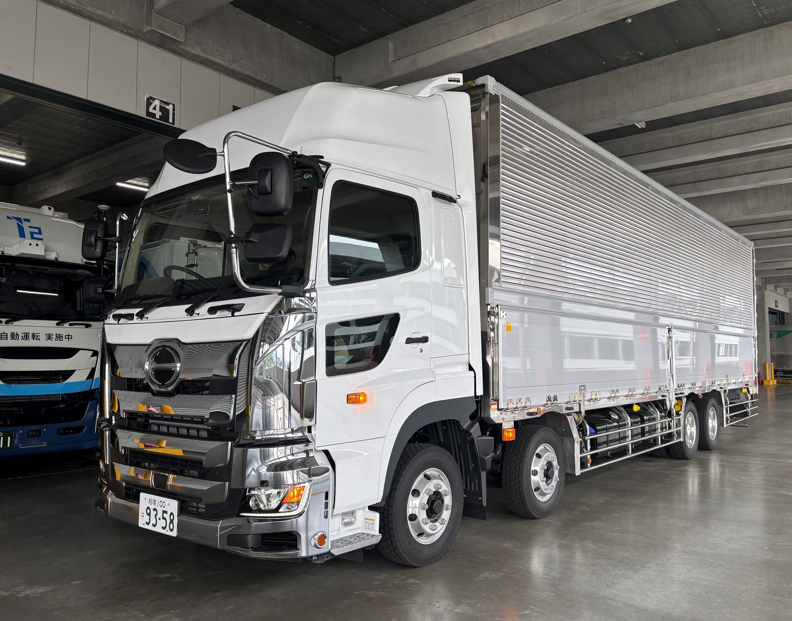t2_auto's tweet photo. おはようございます✌ 9月17日
週の真ん中すいようび
T2にピカピカの「#PROFIA」が納車されました🎉
先輩トラック達とバースに並び待機中!
これから新たな戦力として活躍してくれる予感💪
皆さま、今日もご安全に🚚💨
#T2
#自動運転
#2024物流問題
#企業公式が朝の挨拶を言い合う
#企業公式相互フォロー
#企業公式つぶやき部
------------------------------------------------
T2は自動運転技術を活用した物流サービスを通じて、2024年問題などの物流の課題に対応し物流インフラの維持・発展に貢献することを目指しています。