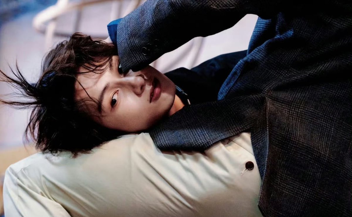 wait so this is exact shot of the moment JUN said he got kneed by Daddy Tony??

HOW do you still look THIS pretty while getting hit 😭😭🖤