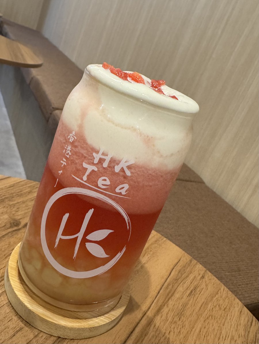 oo79864432's tweet photo. HK Tea 香港ティー 🛟 川越  6回目②  😆

暑いし☀️せっかく来たから、
スイカシリーズもう1つ飲むことにw
チーズスイカ🫕🍉＋蜂蜜タピオカ  770円
蜂蜜タピ中大粒ツルツル弾力系👍
チーズフォーム濃厚美味〜🫶🏼
ゼリーとカットスイカ入り。
お客さん👥増えてきて忙しそうでした！
#hktea #香港ティー #川越 #クレアモール