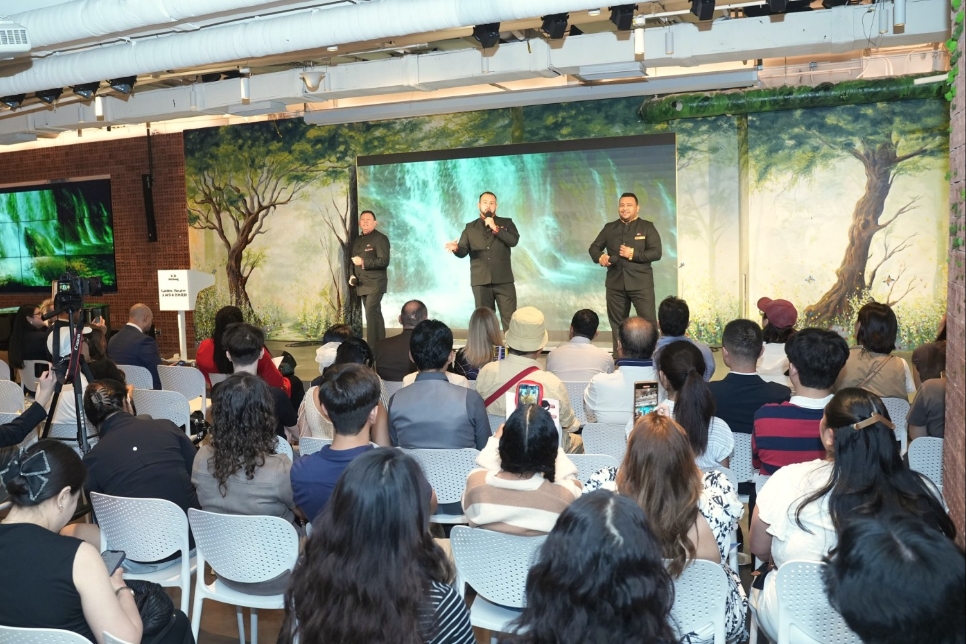 PuebloEnLnea's tweet photo. #Trío vocal #Opus503 enaltece en #Beijing la herencia cultural salvadoreña
https://t.co/tdFReDDOaH https://t.co/nZo0gt6ZJN