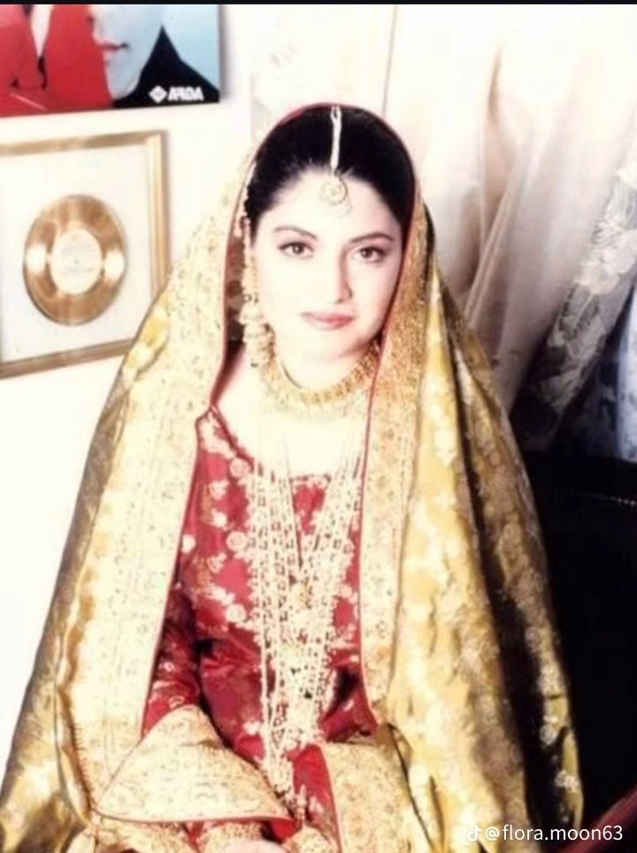 _aaselenophilee's tweet image. جتنی حسین عورت، اتنے برے نصیب