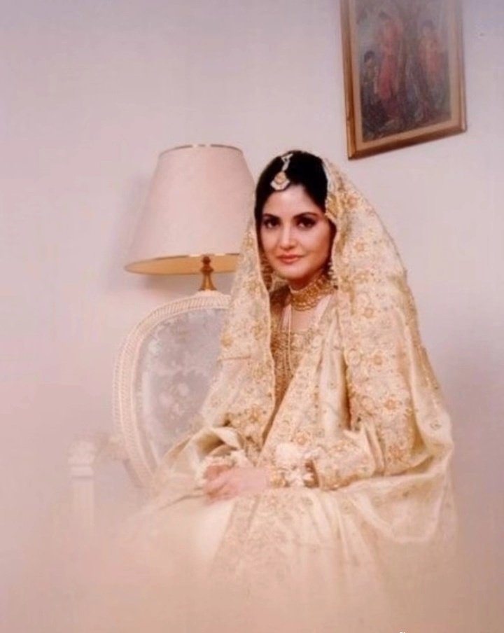 _aaselenophilee's tweet image. جتنی حسین عورت، اتنے برے نصیب