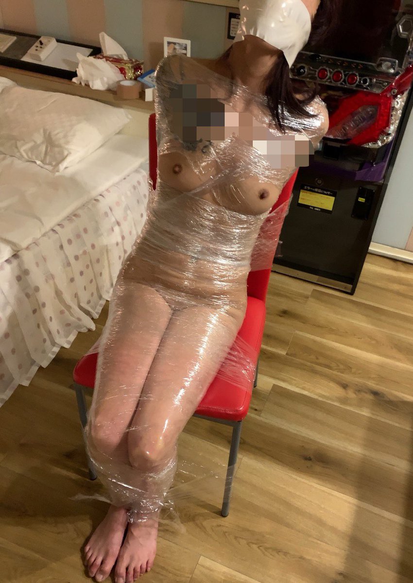 業務用ラップでぐるぐるに巻いて椅子に固定🎵
口はもちろん詰め物パンパンにしてから塞いであげた（笑）