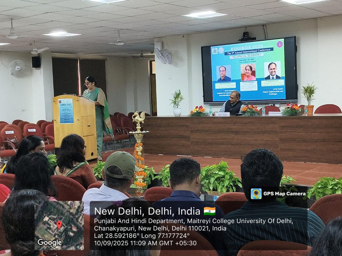 CollegeMaitreyi's tweet image. At #Equinox2025, thought leaders Prof. Prabhat Ranjan (VC, DY Patil Int. Univ.), Dr. Sachin K. Sharma (DU), and Prof. Amarjeet Kaur (DU) explored #BrainComputerInterfaces &amp;amp; #AI for learning and their profound social impact. 🚀📚 #MaitreyiCollege #Innovation