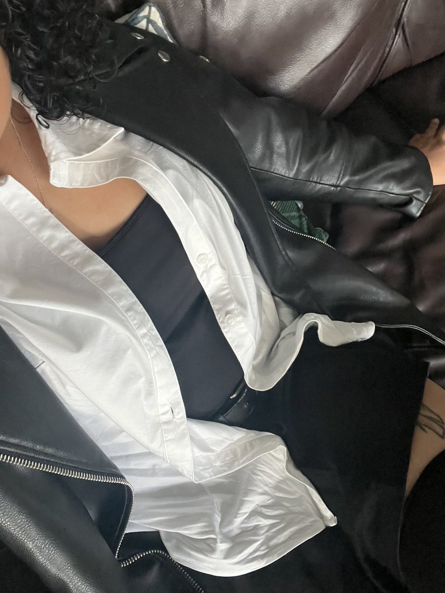 tatted2252's tweet photo. class is in session😉
#nsfwtwt #selling #contentcreator #nsfw https://t.co/BJ5fNjnTYR