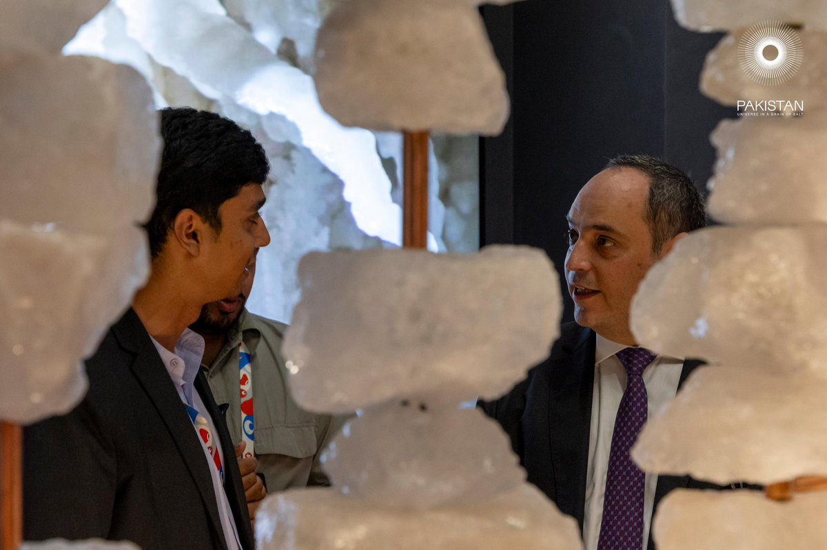 PakinJapan's tweet photo. Dimitri Kerkentzes, Secretary General of the Bureau International des Expositions (BIE), honoured the Pakistan Pavilion with his visit at Expo 2025 Osaka. 🇵🇰 (1/3)
#PakistanAtExpo #Expo2025Osaka #PakistanPavilion #UniverseInAGrainOfSalt #TradePotential #HealingGarden https://t.co/YplMNSYM9b