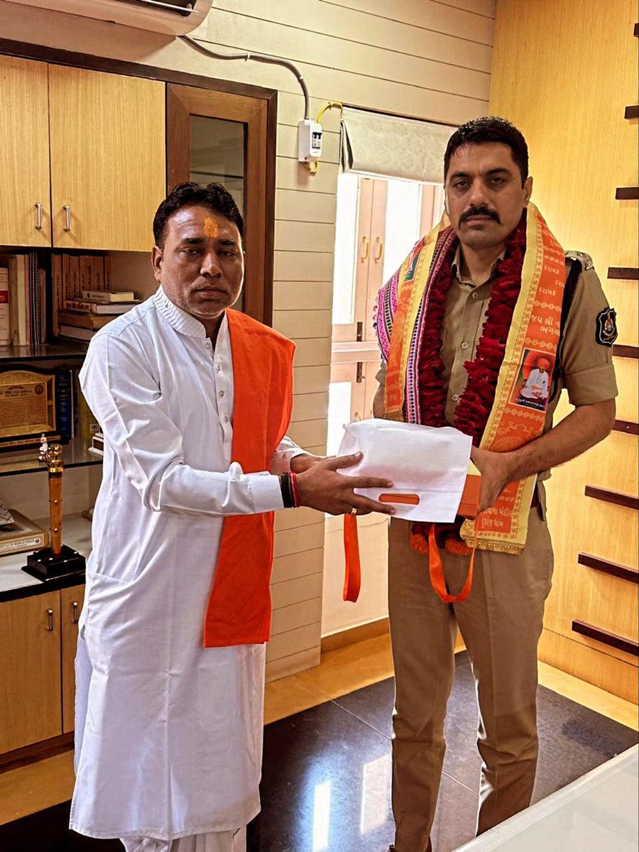 Vadwaladham Dudhrej (@vadwaladudhrej) on Twitter photo આજ રોજ વડવાળા મંદિરના કોઠારી શ્રી મુકુંદરામ બાપુ ની સુરેન્દ્રનગર જિલ્લા પોલીસ વડા શ્રી પ્રેમસુખ ડેલૂ સાહેબ સાથે શુભેચ્છા મુલાકાત શ્રી વડવાળામંદિર દુધરેજધામ દર્શન ને પધારવા આમંત્રણ આપ્યુ
જય વડવાળા
<a href="/vadwaladudhrej/">Vadwaladham Dudhrej</a> <a href="/DeluPremsukhIPS/">Premsukh Delu</a>
<a href="/SPSurendranagar/">SPSurendranagar</a> આજ રોજ વડવાળા મંદિરના કોઠારી શ્રી મુકુંદરામ બાપુ ની સુરેન્દ્રનગર જિલ્લા પોલીસ વડા શ્રી પ્રેમસુખ ડેલૂ સાહેબ સાથે શુભેચ્છા મુલાકાત શ્રી વડવાળામંદિર દુધરેજધામ દર્શન ને પધારવા આમંત્રણ આપ્યુ
જય વડવાળા
<a href="/vadwaladudhrej/">Vadwaladham Dudhrej</a> <a href="/DeluPremsukhIPS/">Premsukh Delu</a>
<a href="/SPSurendranagar/">SPSurendranagar</a>