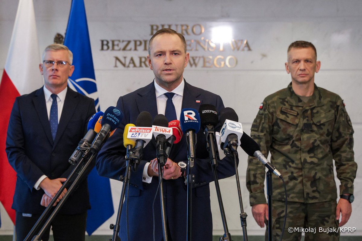 Prezydent RP <a href="/NawrockiKn/">Karol Nawrocki</a>: W całym procesie pozostawałem w regularnym kontakcie z Prezydentami naszych państw sojuszniczych oraz <a href="/SecGenNATO/">Mark Rutte</a>. 

To bezprecedensowy moment w historii NATO. Dziękuję wszystkim polskim żołnierzom, pilotom i naszym sojusznikom. Mechanizmy zadziałały.