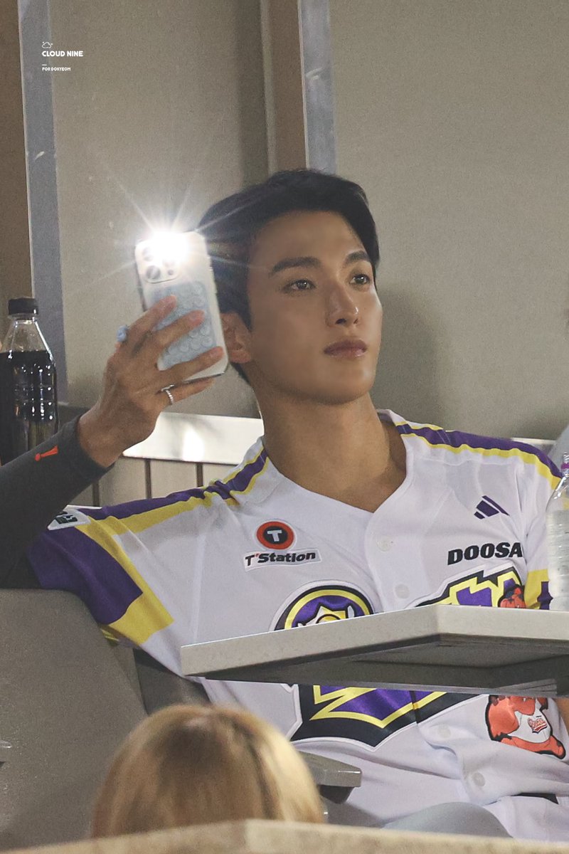 dkdoenjang's tweet photo. lee dokyeom 🥵 https://t.co/AvK7MsjVMG