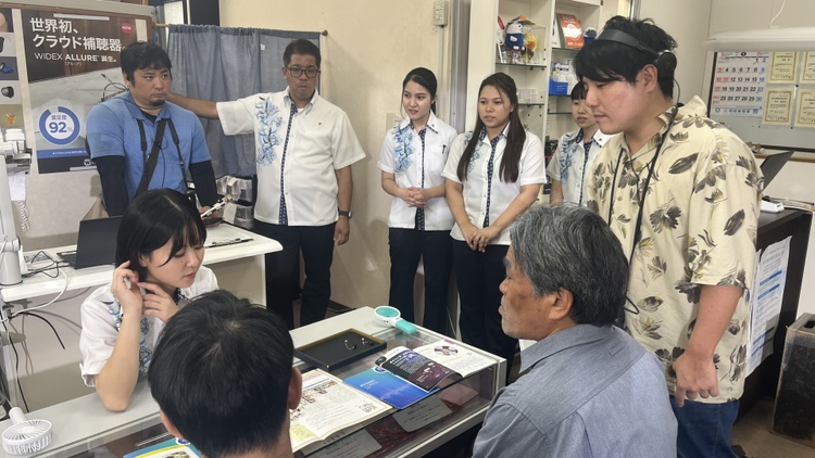 OkiEizo_KOHO's tweet image. 🎬✨ (株)琉球補聴器さんの新CMを撮影しました！

「聞こえる喜び」をもっと多くの方へ——
その想いを映像にぎゅっと込めています。

公開まで、ぜひ楽しみにしてください✨

#沖縄映像センター #PROJECT9 #映像制作 #沖縄
#補聴器 #聞こえる喜び #平一紘

出演：#山内和将 #島袋らな #真栄城美鈴…