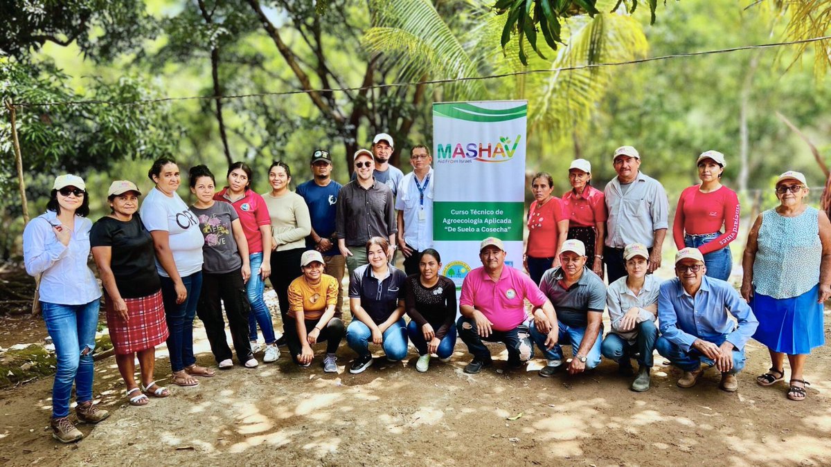MASHAVisrael's tweet photo. From Soil to Harvest in southern #Honduras: Our regional agriculture expert recently led an applied #AgroEcology training with ACESH & UNDP, where local professionals gained hands-on skills in #SoilManagement, #EcologicalFertilization & #PlantDiseaseControl.

Additional themes: boost productivity, protect nature, and develop shareable tools. The course concluded with a certificate ceremony & a master class at @ZamoranoHN University.

Article in La Tribuna (in Spanish): https://t.co/jVImKiKw14

#SDG2 #SDG13 #SDG17 @IsraelHonduras