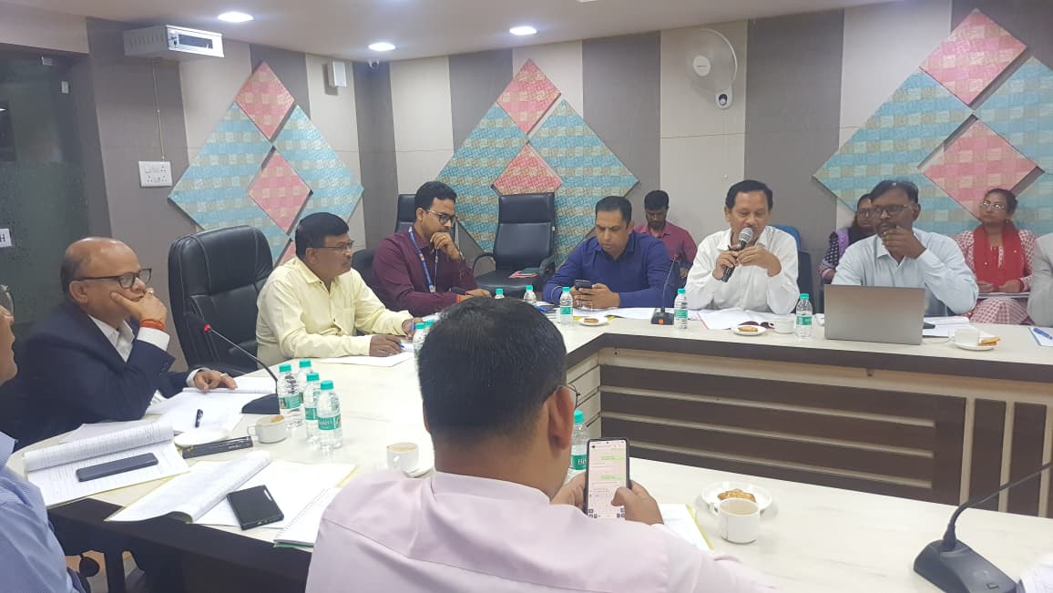 onlineJSLPS's tweet photo. A coordination meeting of JSLPS with banks was held yesterday at SMMU, JSLPS Ranchi, under the chairmanship of #COO_JSLPS. The meeting reviewed key issues including the progress of SHG–Bank linkage for FY 2025-26 and the appointment of SHG members as Bank BC Agents. Special focus was given to the performance of #RSETIs, covering training and settlement achievements, progress of MIS entries and the status of pending claims. The discussions highlighted the need for closer coordination with banks to expedite credit linkages and ensure timely settlement of benefits to SHG members. SPM–FI, PM–FI, SNO–RSETI, Bank Officials & members of FI domain attended the meeting.
@MoRD_GoI @DAY_NRLM
@HemantSorenJMM @DipikaPS