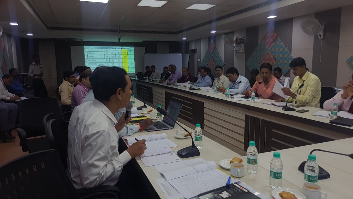 onlineJSLPS's tweet photo. A coordination meeting of JSLPS with banks was held yesterday at SMMU, JSLPS Ranchi, under the chairmanship of #COO_JSLPS. The meeting reviewed key issues including the progress of SHG–Bank linkage for FY 2025-26 and the appointment of SHG members as Bank BC Agents. Special focus was given to the performance of #RSETIs, covering training and settlement achievements, progress of MIS entries and the status of pending claims. The discussions highlighted the need for closer coordination with banks to expedite credit linkages and ensure timely settlement of benefits to SHG members. SPM–FI, PM–FI, SNO–RSETI, Bank Officials & members of FI domain attended the meeting.
@MoRD_GoI @DAY_NRLM
@HemantSorenJMM @DipikaPS