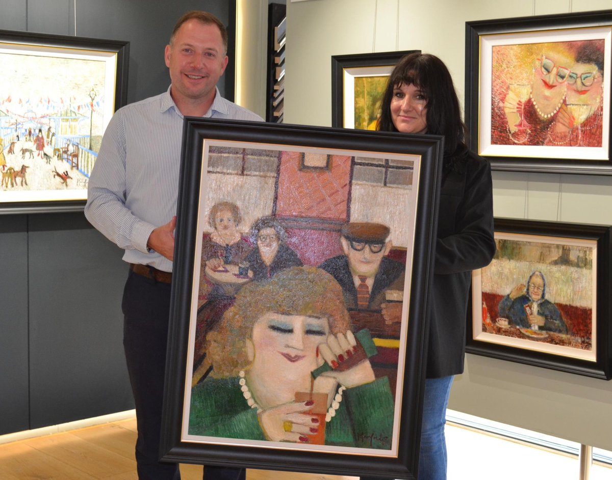 Local Artist @LucyManfrediArt and her evocative artwork mixes memory and imagination in a nostalgic bygone Manchester.

Learn about her career and artistic process iand her upcoming exhibition: bit.ly/4mPdlcT 

#JLife #Magazine #Manchester #Jewishlife #JewishCommunity