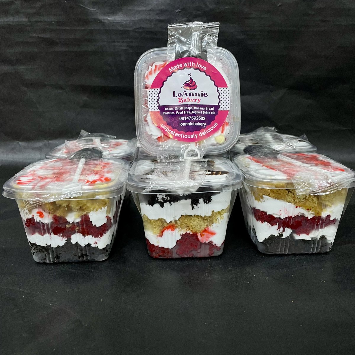Another day to advertise what I am selling.✨

Small chops- minimum order price is 6500
Banana bread- 2500
Foil cake- 3000
Cake parfait- 4000

Ready to fry small chops, bento cakes and ready to go cakes are also available.

📍ABEOKUTA 

Send a message to order.📥

☎️08147592582