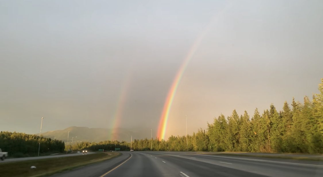 조금 딴말인데 저 무지개의 끝을 본적이잇슨
너무너무 신기햇어요