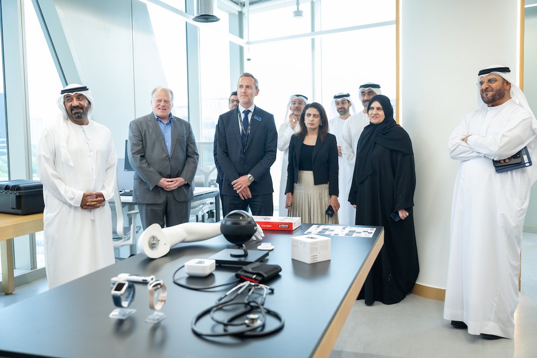 HHAhmedBinSaeed's tweet image. I chaired the @DubaiHealth Board of Directors meeting, where we reviewed strategic projects to advance health and enhance quality of life. This was followed by the inauguration of the Dubai Health Centre for Innovation and Technology, a platform that unites talent to develop…