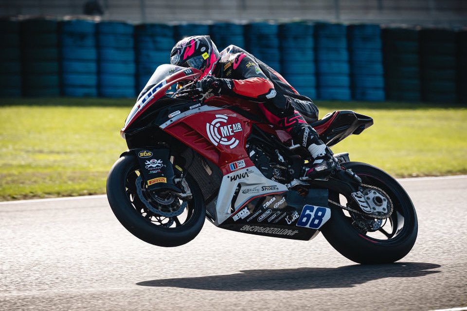 #wheeliewednesday or #flyingfriday ?
#lp68 #frenchworldsbk