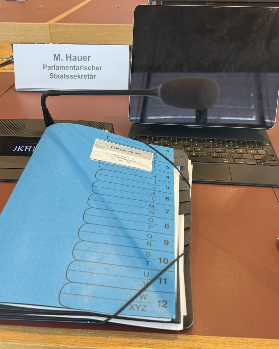 Matthias Hauer 🇩🇪🇪🇺 (@matthiashauer) on Twitter photo Heute berichte ich im Ausschuss für Forschung, Technologie, Raumfahrt und Technikfolgenabschätzung. Später - nach der Kabinettssitzung - kommt auch Ministerin <a href="/DoroBaer/">Dorothee Bär</a> erneut in den Ausschuss, um mit den Fachpolitikern der Fraktionen unsere Hightech Agenda zu diskutieren. Heute berichte ich im Ausschuss für Forschung, Technologie, Raumfahrt und Technikfolgenabschätzung. Später - nach der Kabinettssitzung - kommt auch Ministerin <a href="/DoroBaer/">Dorothee Bär</a> erneut in den Ausschuss, um mit den Fachpolitikern der Fraktionen unsere Hightech Agenda zu diskutieren.