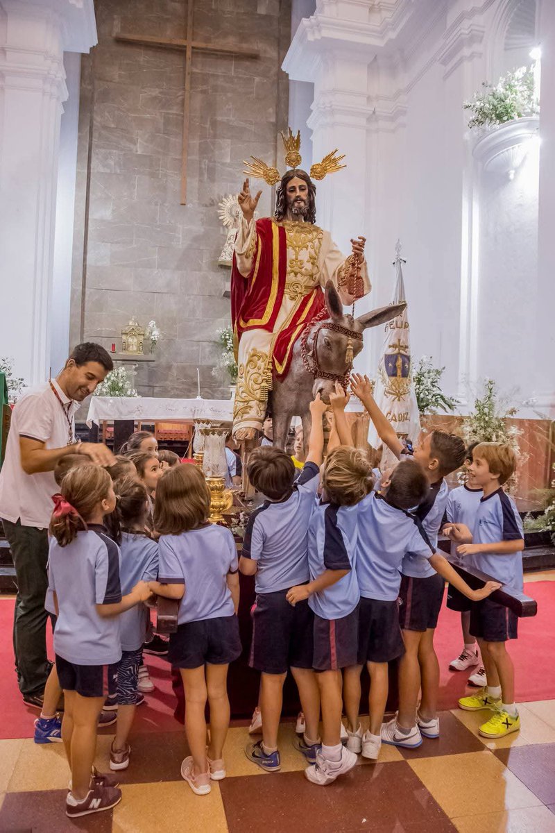 VUELTA AL COLE

Hoy muchos de nuestros niños vuelven al colegio tras meses de descanso.

Recemos una oración por ellos, para que vuelvan felices y crezcan en sabiduría.

Que el Señor de la Paz y la Santísima Virgen del Amparo los cuiden y guarden.

📸 <a href="/JPOFotografia/">Jesús Patrón Fotografía</a>

#PazYAmparo