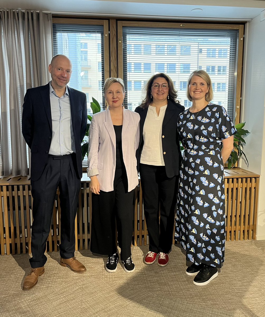 Lämmin kiitos Maahanmuuttajanaisten työllistyminen -julkistustilaisuuteen osallistuneille! Erityinen kiitos erinomaisista ja havahduttavista kommenttipuheenvuoroista <a href="/MozaffariBahar/">bahar_mozaffari@yahoo.com</a> ja <a href="/heidilehtovaara/">Heidi Lehtovaara</a>.

Keskustelu aiheesta jatkuu! Lue tuore raporttimme 👉 e2.fi/maahanmuuttaja…