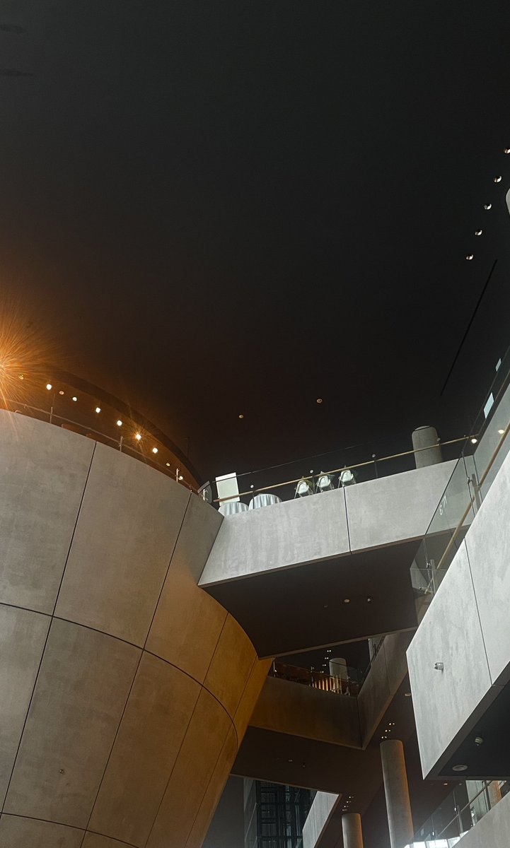 長月の国立新美術館