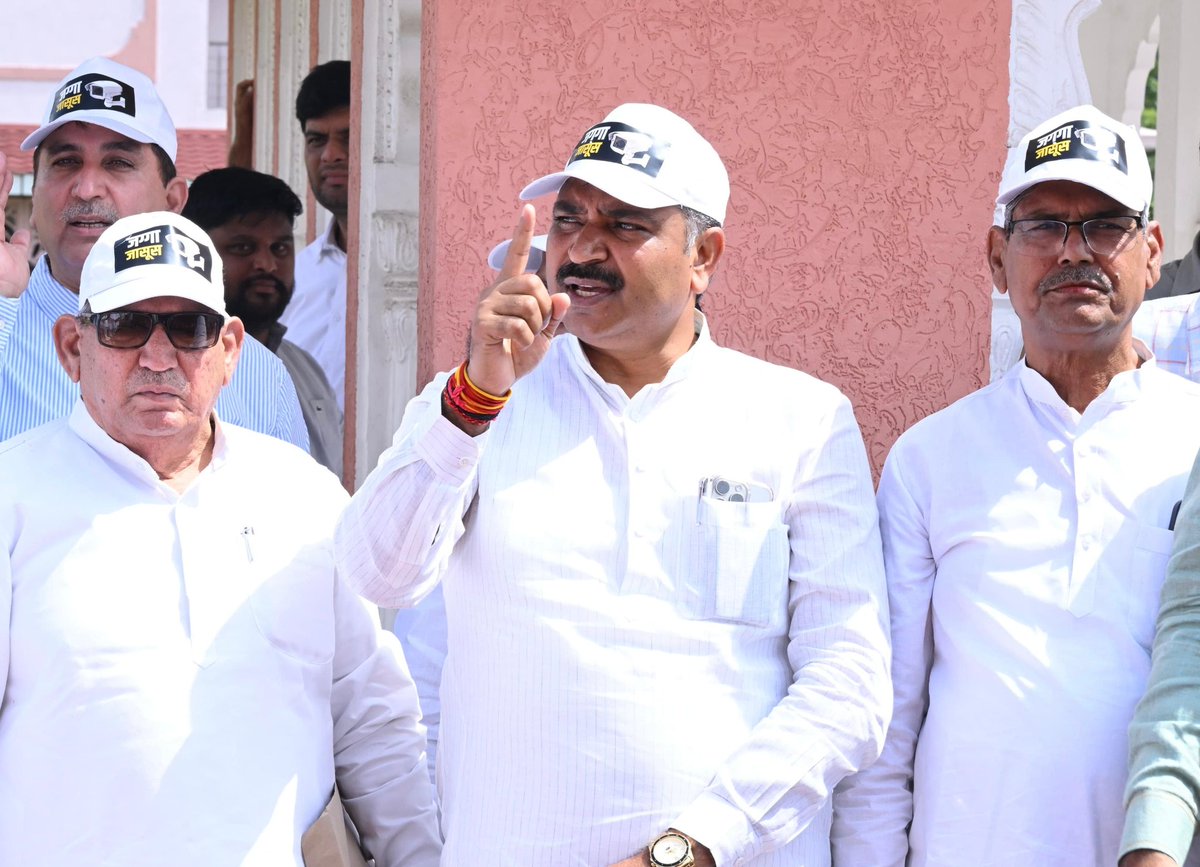 TikaRamJullyINC's tweet photo. लोकतंत्र पर कैमरा राज नहीं चलेगा 
जासूसी करना बंद करो सरकार
📍 राजस्थान विधानसभा 

जवाब मांगे जाएंगे, जवाब देने ही पड़ेंगे!

#JawabMangeJayenge #JawabDenePadenge
#DigitalTanashahi #LoktantraKiNigrani
#PrivacyPeHamla #CameraRaj
#LoktantraKaApmaan #LoktantraVsSurveillance
#DemocracyUnderWatch