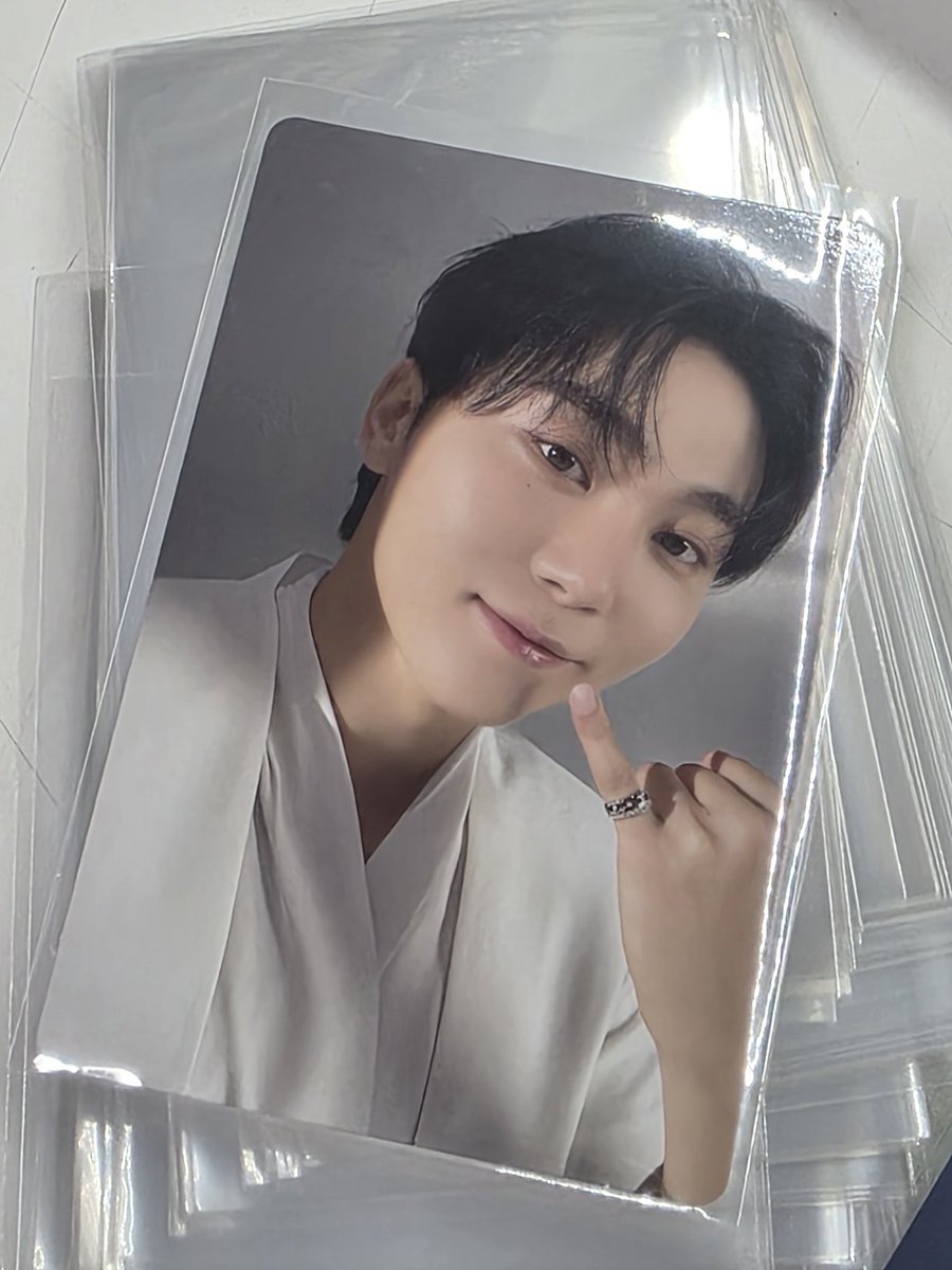 this seungkwan trading card is so pretty..
