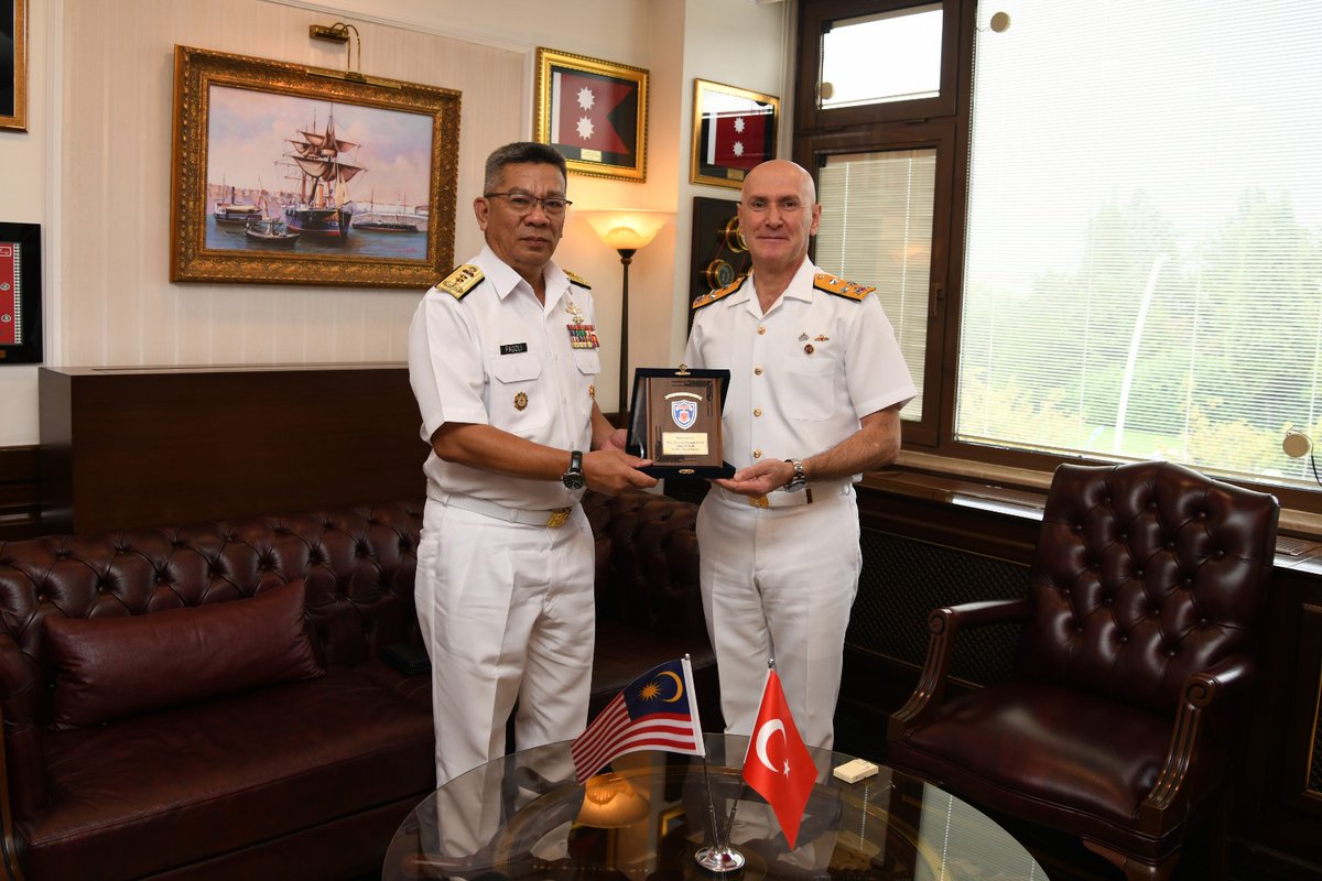 🗓️ 8 Eylül 2025

📌 Türkiye ve Malezya Deniz Kuvvetleri, 2’nci İş Birliği Toplantısı’nda buluştu.

Toplantıya, Deniz Kuvvetleri Savunma Planlama ve Proje Yönetim Başkanı Tuğamiral Gökçen Fırat ve Malezya Deniz Kuvvetleri Harekât ve Strateji Başkanı Tümamiral Dato’ Pahlawan Mohd