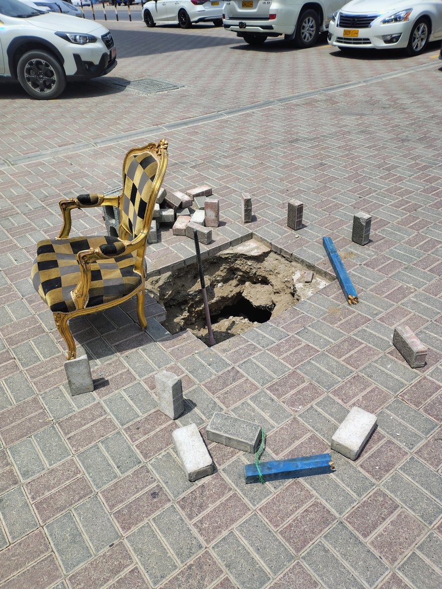 #Muscat_Municipality
<a href="/M_Municipality/">بلدية مسقط</a>
هذه الحفرة في العذيبة قريب شارع 18نوڤمبر صارلها يومين يحتاج شريط تحذيري لأنها وسط الطريق.
#سلطنة_عمان
#الامان_الوظيفي