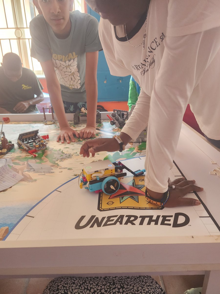 NextGen_Ug's tweet image. 🎨 When imagination meets robotics, anything is possible. What will your team design next? 💡 Innovation in motion—let’s build the future. #FLL #CreativeBuilders @kabojja @GreenhillUg
