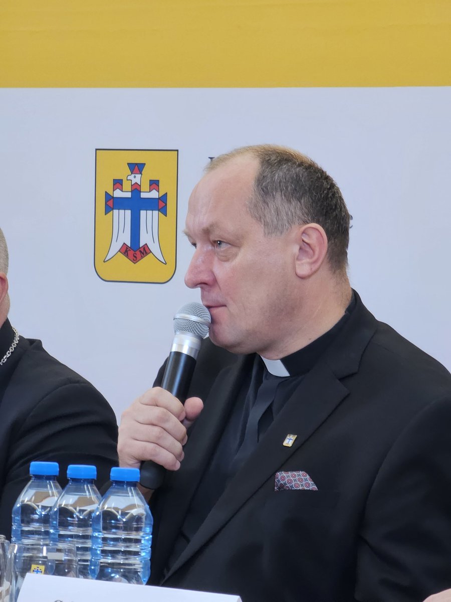 Trwa #konferencjaprasowa KSMu

Historia Katolickiego Stowarzyszenia Młodzieży jest dłuższa, przedwojenny KSM wychował wielu  świętych i błogosławionych takich jak ks. Jan Macha czy rodzina Ulmów -  Ks. Andrzej Lubowicki, asystent generalny KSM
