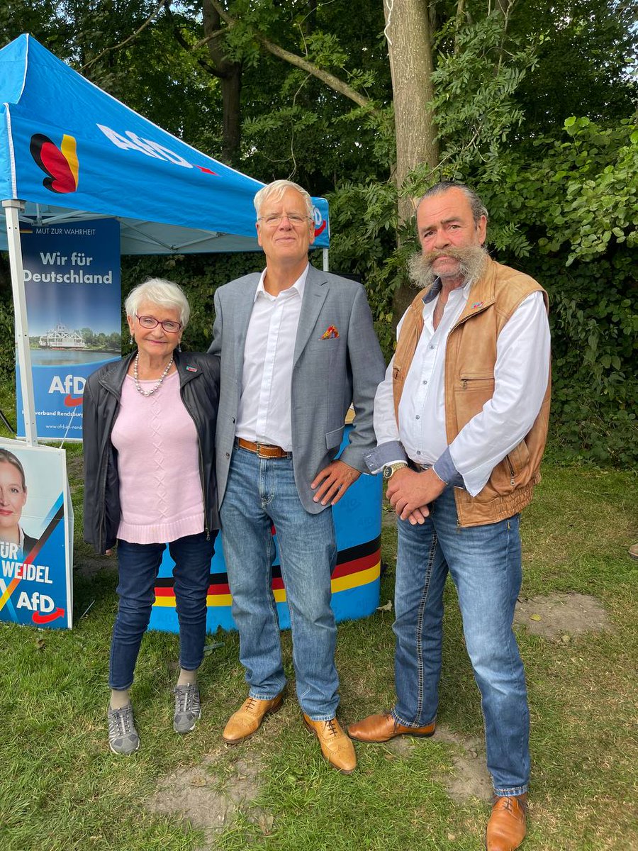 Letztes Wochende fand das all Jährliche Sommerfest unseres Kreisverbandes statt. Mit vielen Gästen und reichlich Essen und Trinken war es wie jedes Jahr ein schöner Tag mit vielen interresanten Gesprächen und Programmen.
Sei auch du nächstes mal dabei!