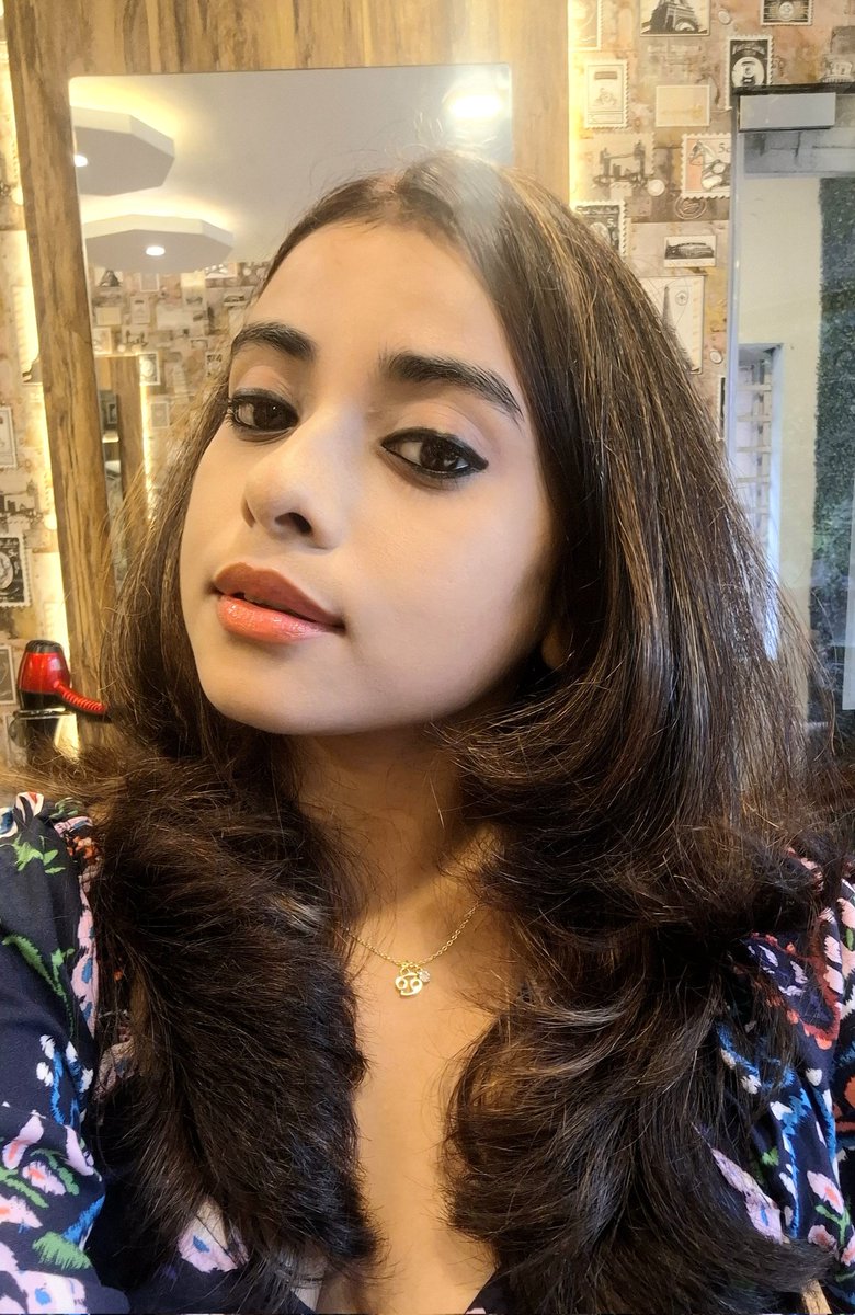 SingerShreyasi's tweet photo. New Hair
New Look
#PujoVibes ❤️ https://t.co/uk00EPQ05q