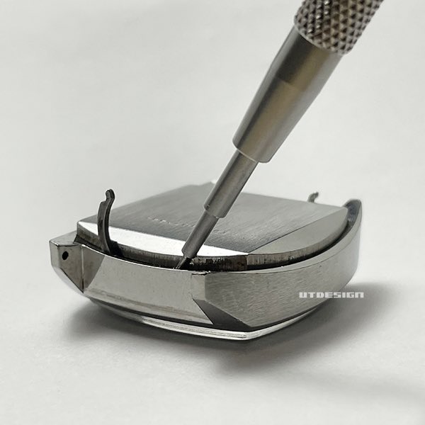 utdesign's tweet image. 私のサイト #utdesign でご紹介してきた腕時計をページの古い順から掲載していくシリーズ その66。エテルナの1970年代の初期クオーツ時計。モザイク状にキラキラする文字板、チンアナゴの様なパーツを押し出して分解するカバー構成など、色々と見どころのある時計。詳しくは↓
utdesign.net/eterna-quartz/