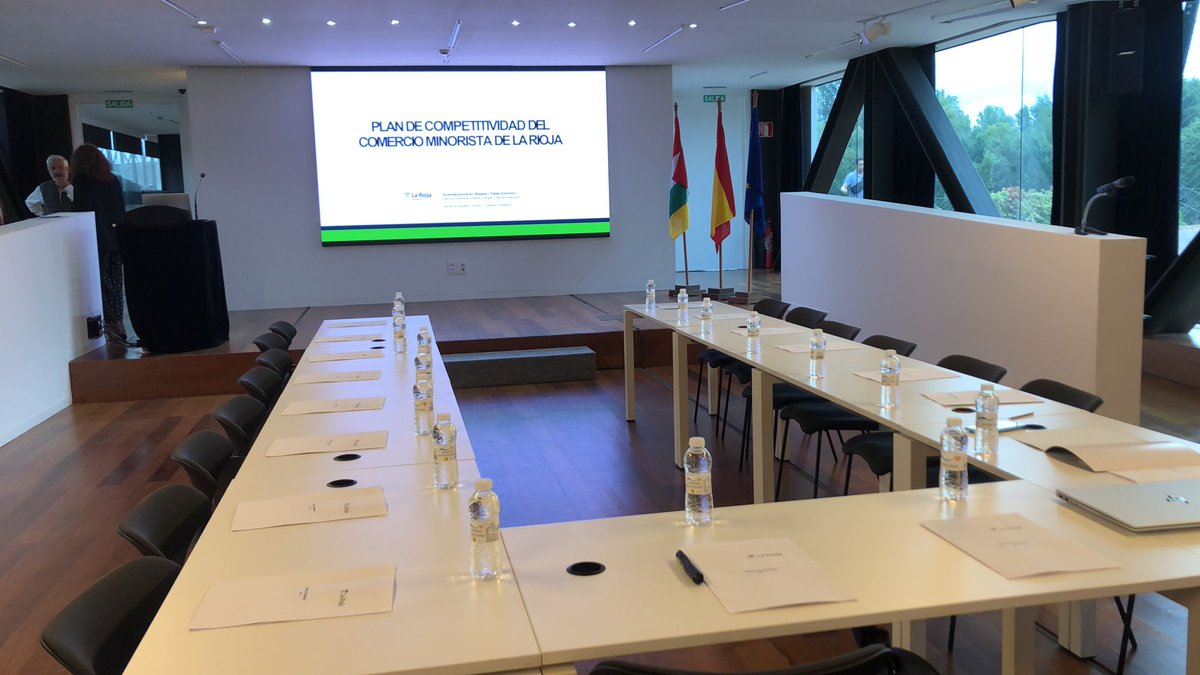 La <a href="/comercioUR/">Cátedra de Comercio de la UR</a> participa en la primera de las cuatro reuniones previstas con distintos grupos de trabajo para el desarrollo de los ejes del nuevo 'Plan de Competitividad del Comercio Minorista de La Rioja' y que preside el director general de Empresa, Amadeo Lázaro.
