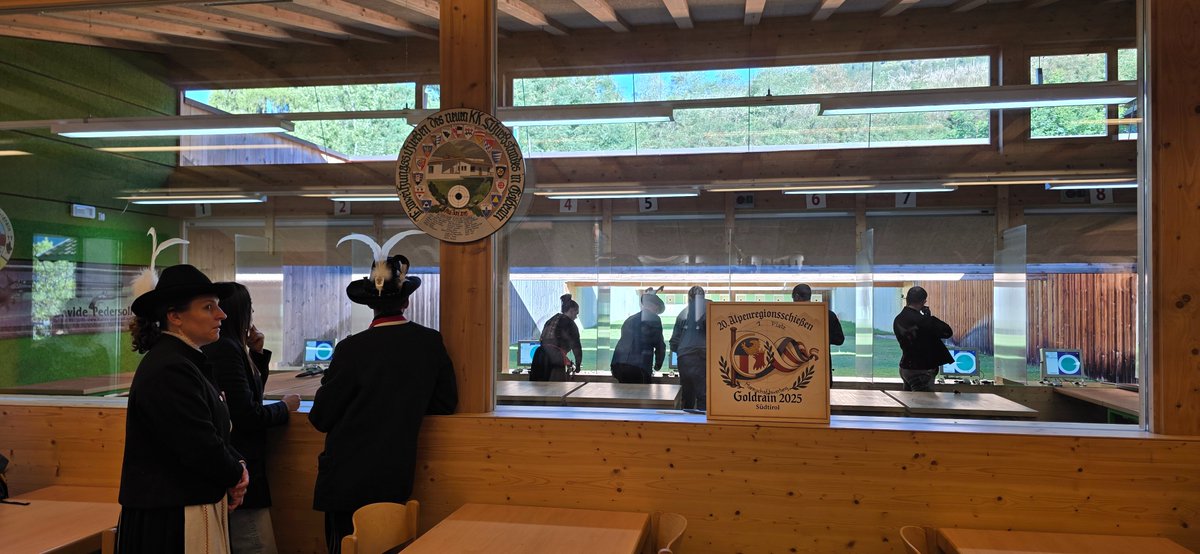 schuetzentirol's tweet photo. 🏆 Südtiroler Schützenbund siegt in Goldrain!
▶ https://t.co/2sEAyAt5kY
#Schießen #Alpenregion #Goldrain #BTSK #WTSB #BBGS #SSB #Schützen #Tirol #Bayern #Wettkampf https://t.co/jWVsQddvJh